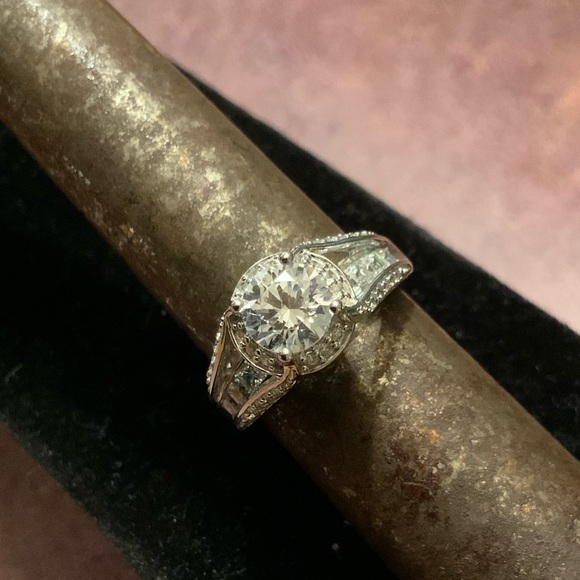 NWOT Solitaire Engagement Ring - Cubic Zirconias- 925 - Sz 6.75 - JTV - Picture 3 of 11